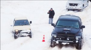 Феноменально! Ока 4х4 задирает  БОЛЬШИХ внедорожников! МЕГА ТАЗ на бездорожье.