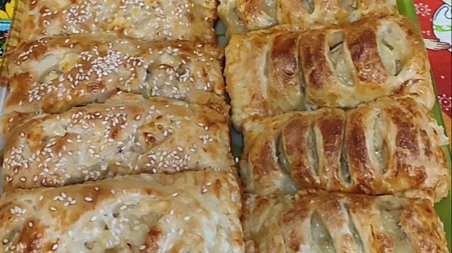 Слойки "Курица/ананас/сыр" и"Банан/яблоко".