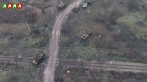 Кадры с дороги на Мирноград, засеянной сгоревшей техникой.