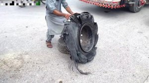 Лопнувшая покрышка грузовика. Пит-Стоп по пакистански