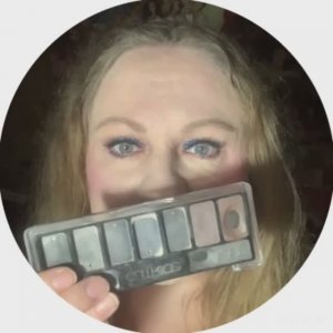 Макияж-болтала новинками (кружочки из ТГ).