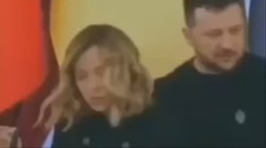 Зеленский прижался к попе премьер-министра Италии Джорджи Мелони