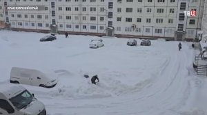 Мощные снегопады обрушились на российские регионы