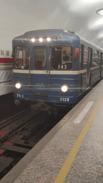 Питерский ЁЖ (поезд Ем 501/Ема 502 81-501/502)