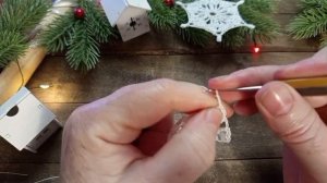 Вяжем ёлочный шарик крючком