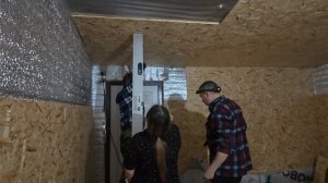 Продолжаем обшивать стены листами ОСП