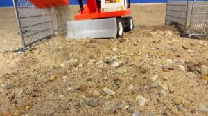 Дети сходят с ума от радости, увидев эти игрушки впервые!