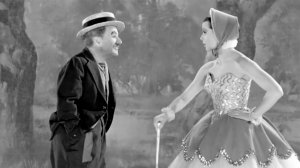 «Маленькие туфельки» Чарли Чаплин, в исполнении Грущиной Александры и Сухомлиновой Василисы.