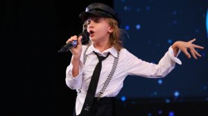 "Папа купил автомобиль" (муз. А. Пугачевой, сл. О. Милявский)