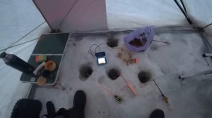 МУЖИКИ УЕХАЛИ, А Я ОСТАЛСЯ! ЗАНОЧЕВАЛ НА ЛЬДУ, В ПАЛАТКЕ С ПЕЧКОЙ \ МЕТЕЛЬ, КОТЛЕТЫ И ВСЁ ПУТЁМ!