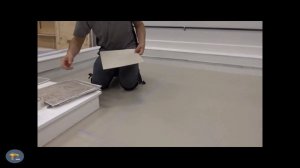 Укладка напольной ПВХ плитки, самоклеящийся способ своими руками, пошагово