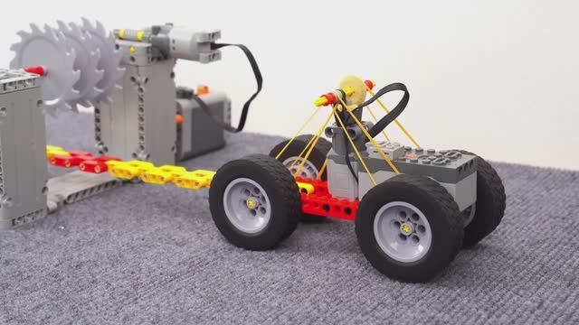 ЭПИЧЕСКОЕ прохождение или неудача LEGO Car против смертельной ловушки с пилой смотреть онлайн