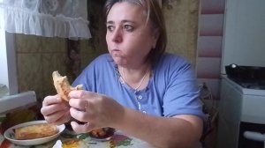 Утренний вкусный кофе с вкусными конфетками.Ну и поболтать.