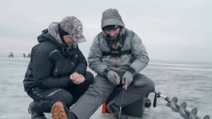 ОГРОМНЫЙ Окунь-МОНСТР по тонкому ОПАСНОМУ льду! БЕЗМОТЫЛКА - пособие для начинающих!