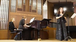 Александра Конева исполняет романс Чайковского «Глазки весны голубые». Фортепиано — Ольга Воробьёва