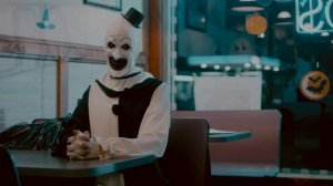 Почему всем так понравился "Ужасающий", несмотря на всю жесть на экране. Смысл, обзор, рецензия