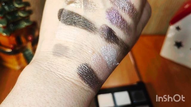 Покупки красивых палеток теней и ароматов.