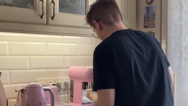 ВЛОГ Едем в гости к маме ! Мама надарила подарков! Забрали кресло кровать и везем в квартиру в Анапу смотреть онлайн