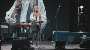 Проповедует пастор Лилия Хренова