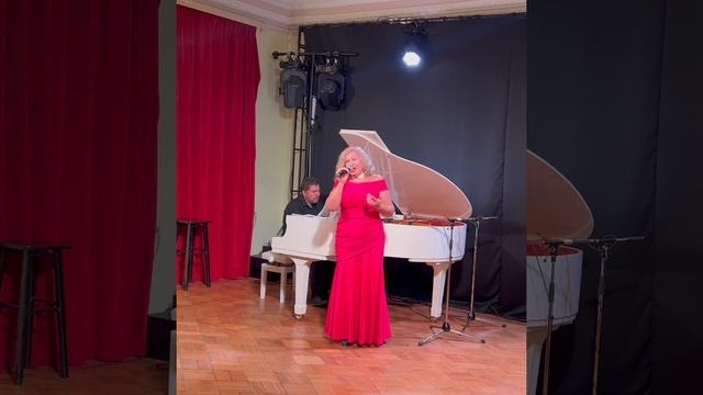 Надежда Макарова_М.Блантер Лучше нету того цвету