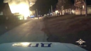 В Челябинской области полицейские спасли человека из огня