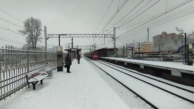 Две торжокские электрички ЭТ2М на платформе "Проспект Славы". СПб.