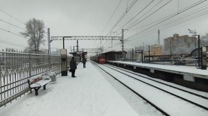 Две торжокские электрички ЭТ2М на платформе "Проспект Славы". СПб.