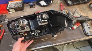 BMW 5 e60 .

Китайские фары с сюрпризом.