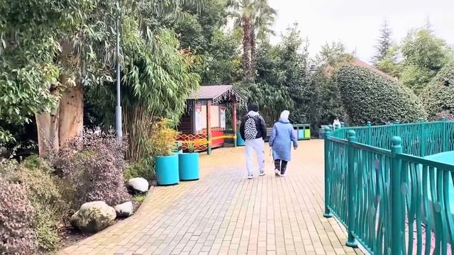 ВЛОГ Отдыхаем в Сочи Парк ! Идем в Роллер ресторан ! смотреть онлайн