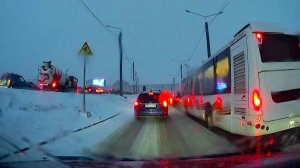 ВЗЯТИЕ СНЕЖНОГО ГОРОДКА: ИЗ-ЗА СНЕГОПАДА КРАСНОЯРСК ВСТАЛ В КИЛОМЕТРОВЫЕ ПРОБКИ