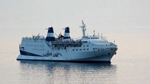 паром Seabridge ждёт захода в Сочи