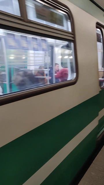 Юбилейный 81-722.3/723.3/724.3 на Приморской в Петербургском метрополитене