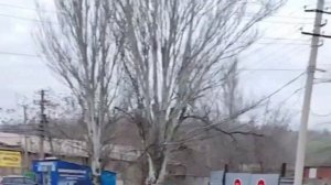 Автомобиль въехал в забор на пересечении ул. Шахтёров Донбасса и пр. Офицерского в Донецке