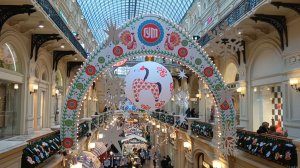 Прогулки по Москве. Новогодний ГУМ и парад брендовых елочек. Часть 2.