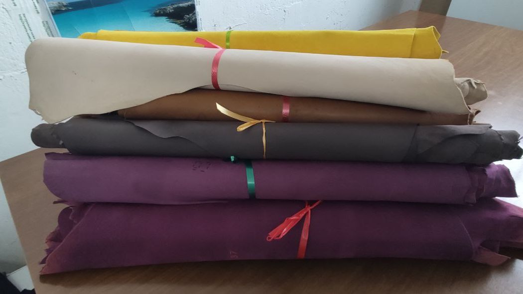 Коробка № АА2047   Велюр из кожи МРС целые шкуры ПАЧКИ