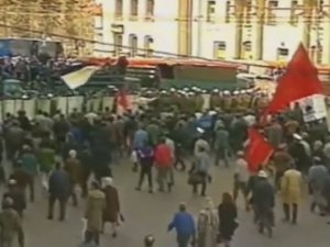 Эрнст Буш. "Песня Единого Фронта" на русском и немецком языке с кинохроникой 1мая и 3 октября 1993.