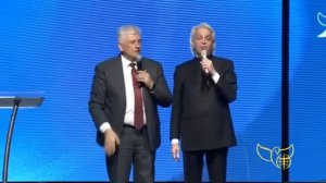 Святой Дух Тебе рады в этом месте Бенни Хинн