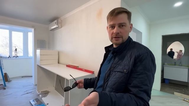 ВЛОГ Ремонт в квартире подходит к завершению ! Нам привезли красивые белые двери ! смотреть онлайн