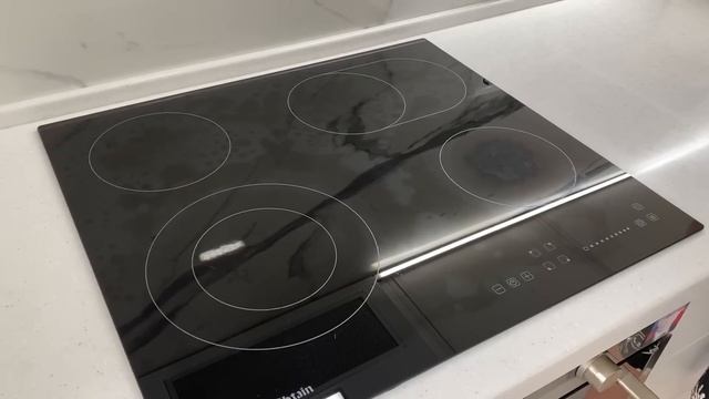 ВЛОГ День Победы‼️Гуляем в центре Анапы! Испортили варочную поверхность/ Алиса читает комментарии смотреть онлайн