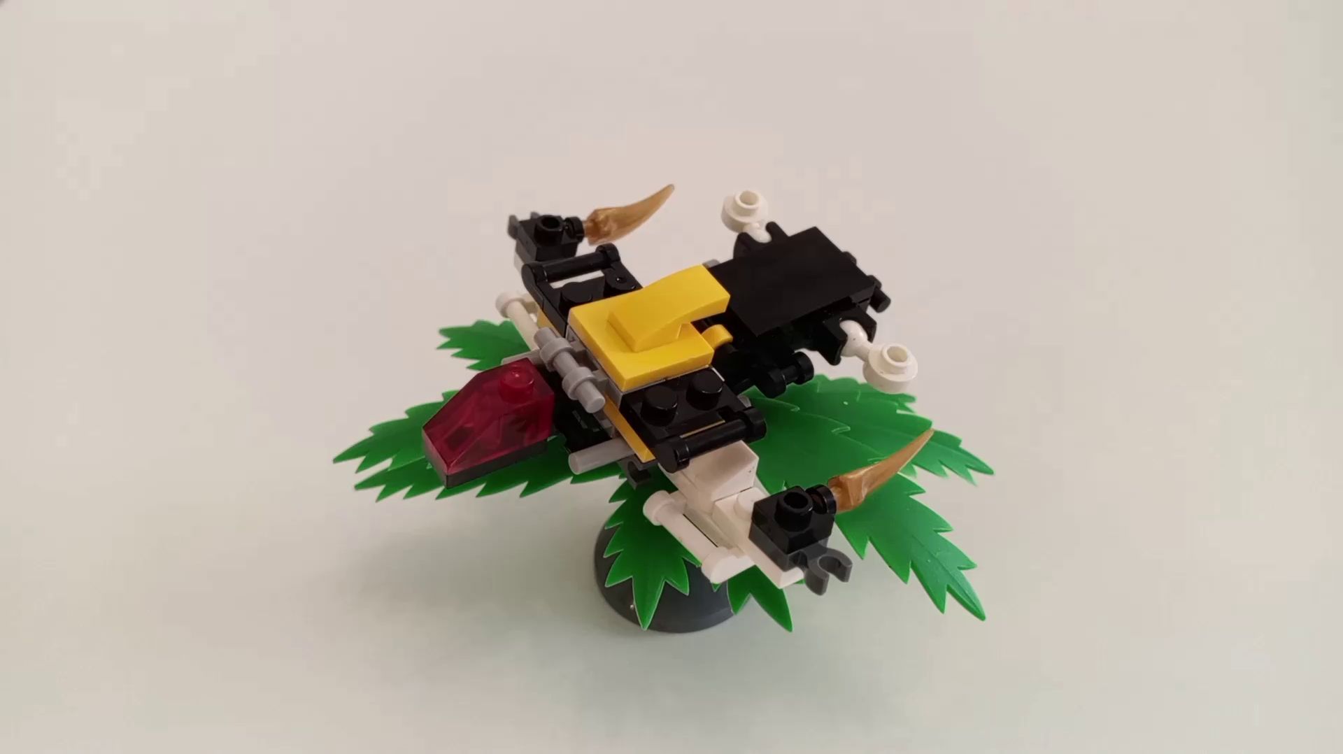 Робот динозавр птеродактиль с золотыми шипами | Фантастические конструкторы лего