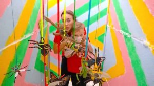 Влад и никита Челлендж в лабиринте на Хэллоуин с Владом и Никитой