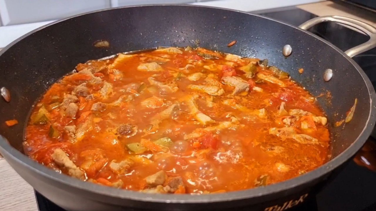 Я в шоке, как это вкусно! Мясо просто тает во рту. Вкусный ужин.