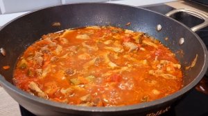 Я в шоке, как это вкусно! Мясо просто тает во рту. Вкусный ужин.