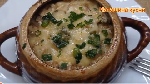 Вареники с картошкой с грибами запечённые в горшочках.