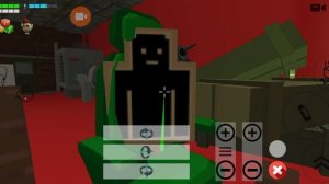 показываю, какой я построил танк в чикен Гане.