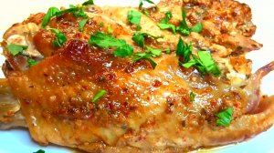 Ну очень просто. КРЫЛЬЯ ИНДЕЙКИ в духовке. Ничего лишнего, а получается очень СОЧНО и ВКУСНО