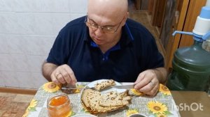 Мукбанг. Блины с красной икрой и кофе. Интересности про Ростов-на-Дону.