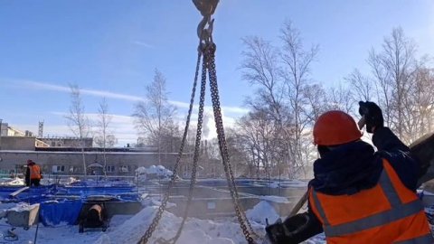 Завершение заливки ростверка на строительстве дома из деревянных домокомплектов