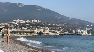Ялта. Купальный сезон не закрыт! Любимое Черное море. Приморский пляж. 08.11.2025. Крым.Crimea.Yalta