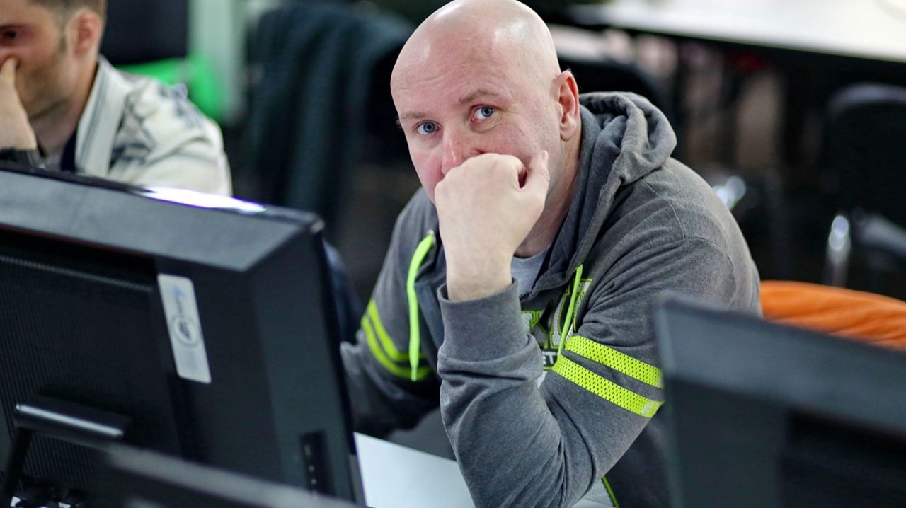 Кому нужен перевод стрелок на зимнее (летнее) время.